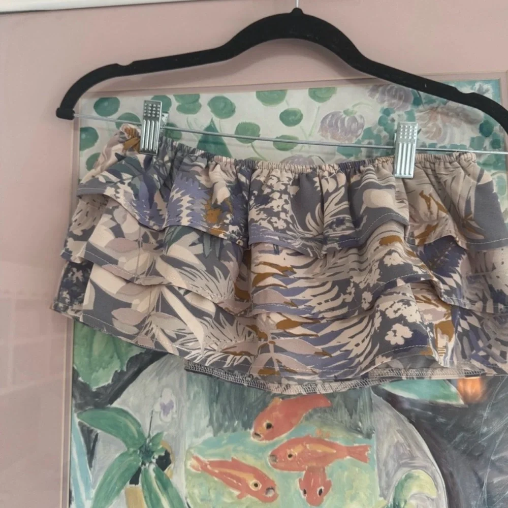 Blush Strapless Floral Crop Top in Beige and Blue - Picture 4 of 5